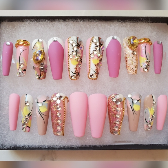 Luxurious press-on Nails - Picture 7 of 16